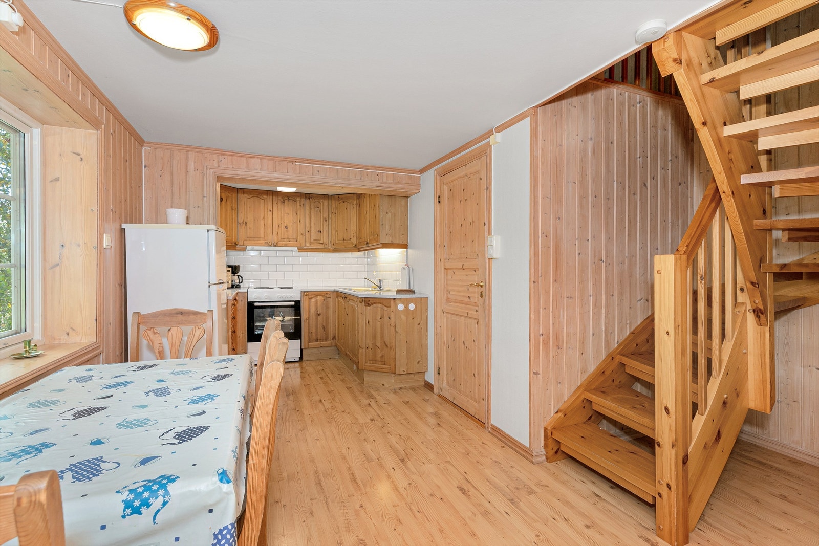 Kjøkken med spisestue Galleribilde