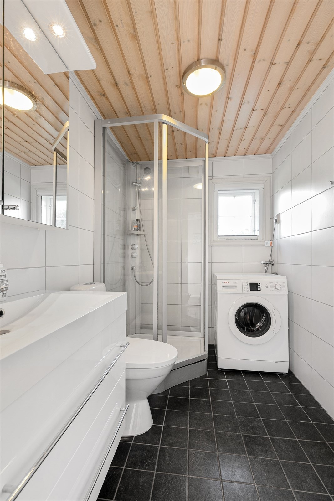 Bad - Et moderne bad med fin standard. Gulvvarme i gulv. Galleribilde