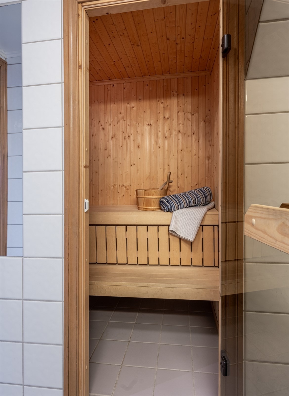 Direkte inngang til badstue fra baderommet. Godt etter en lang dag i bakken eller i skisporet. Galleribilde