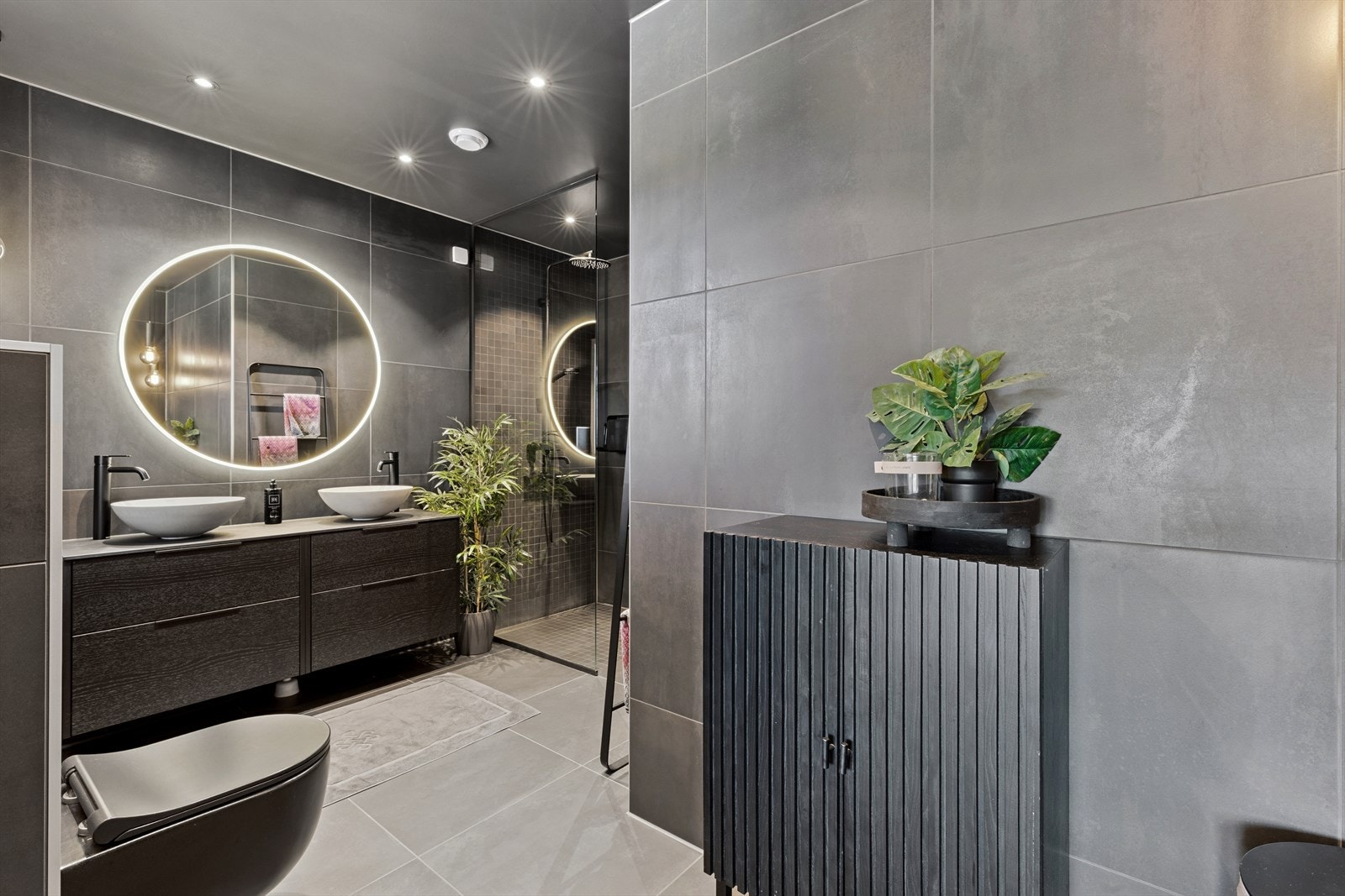 Svært stilfullt og eksklusivt bad i 1.etasje. Galleribilde