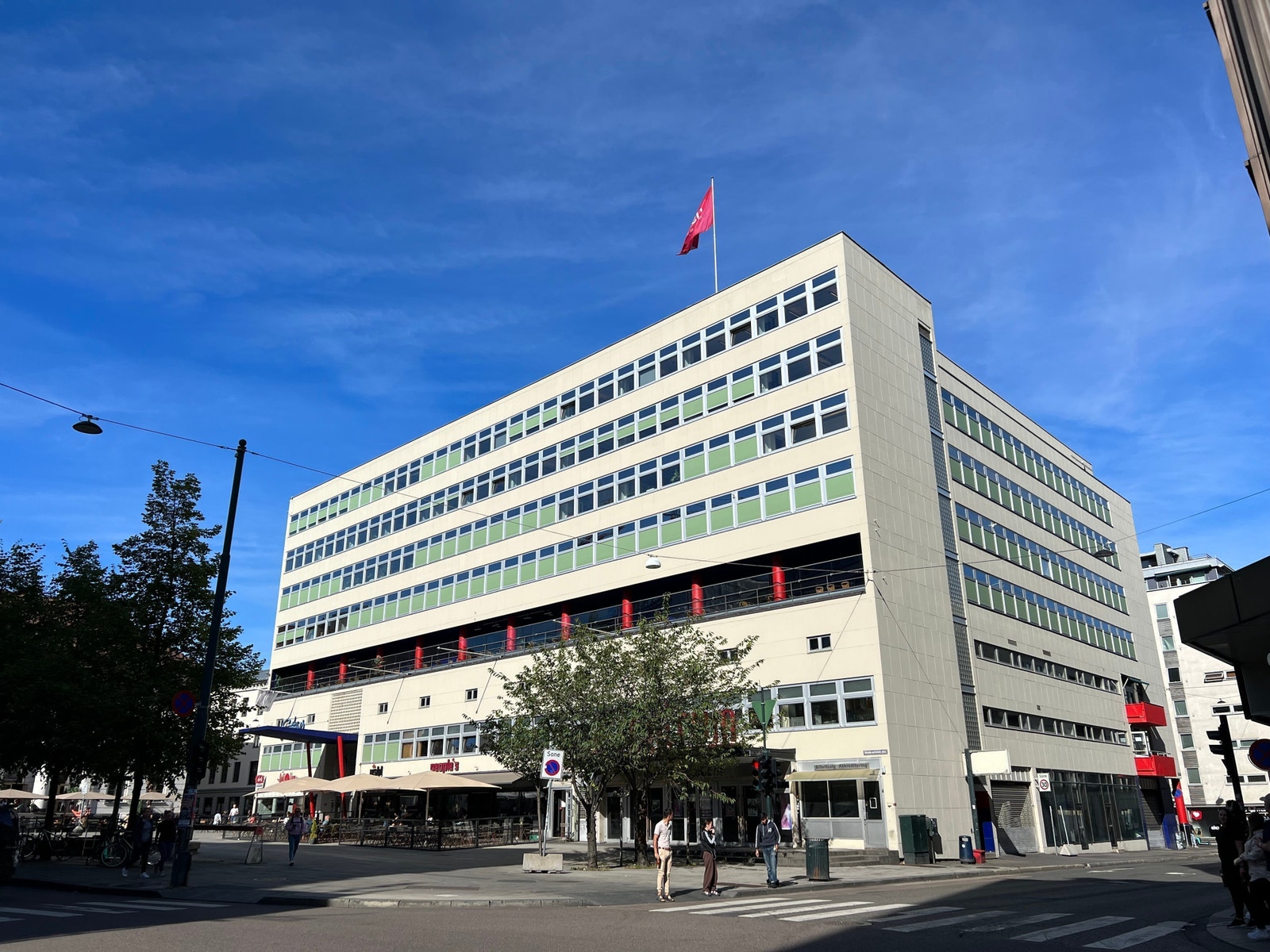 Eiendommen er et av Oslos mest kjente funkisbygg og rommer et helt kvartal Galleribilde