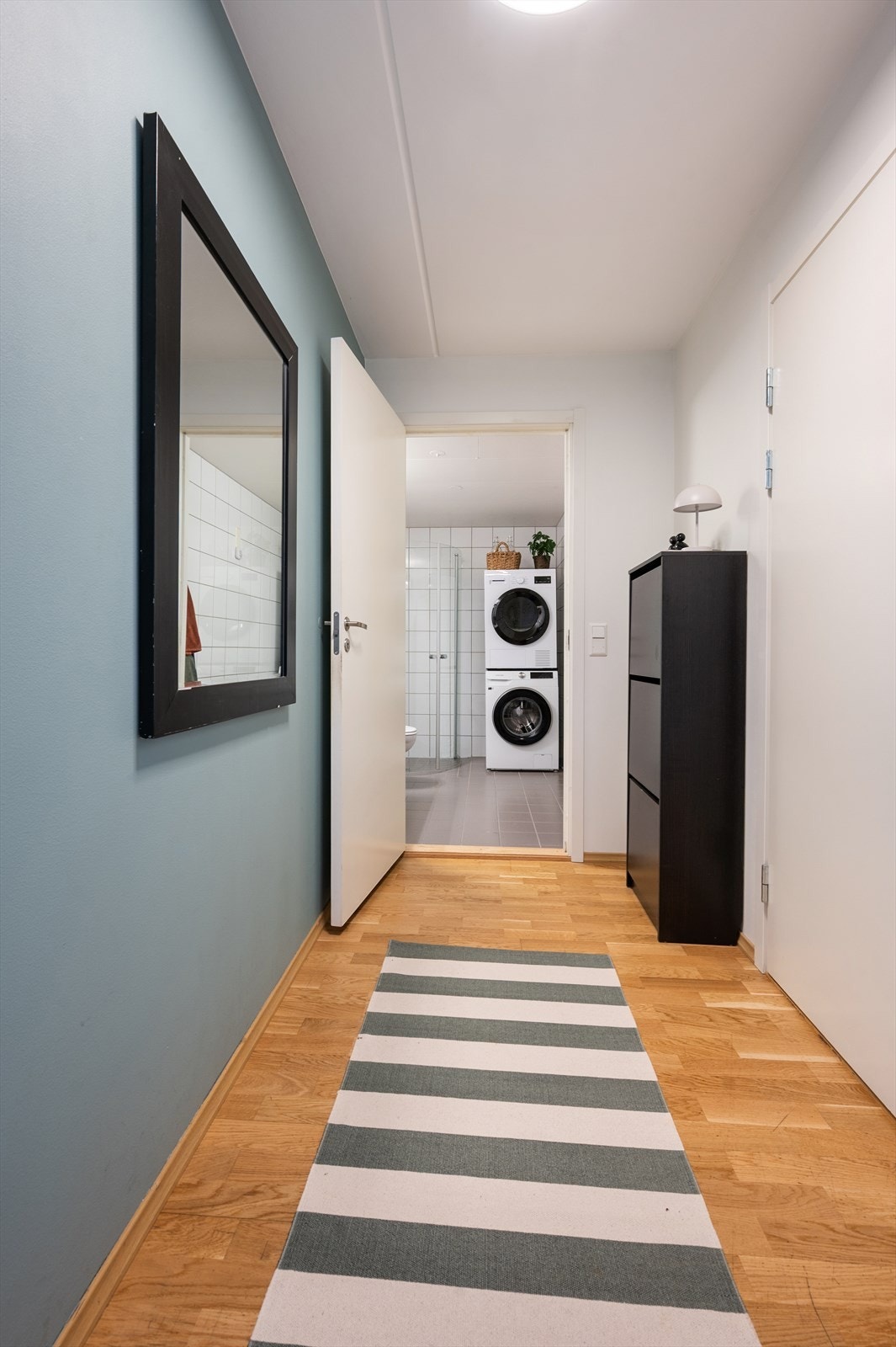 Mellomgang. Galleribilde