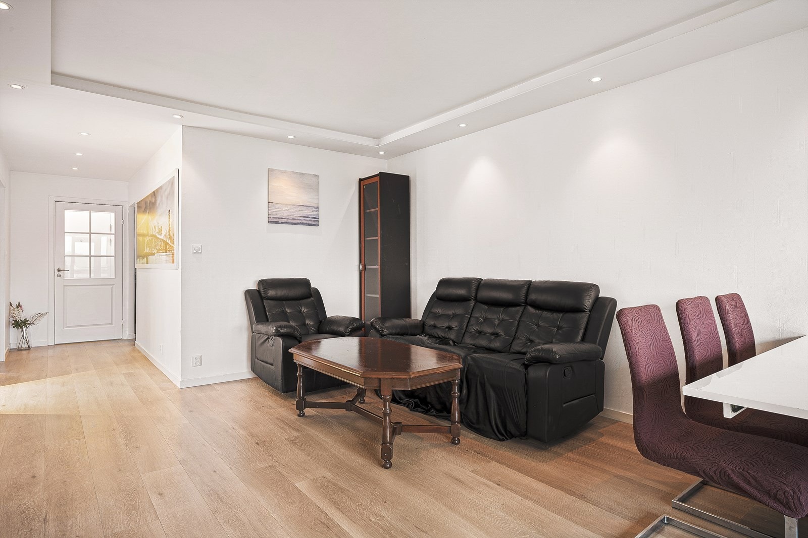 Stuen er 26,2 m². Galleribilde