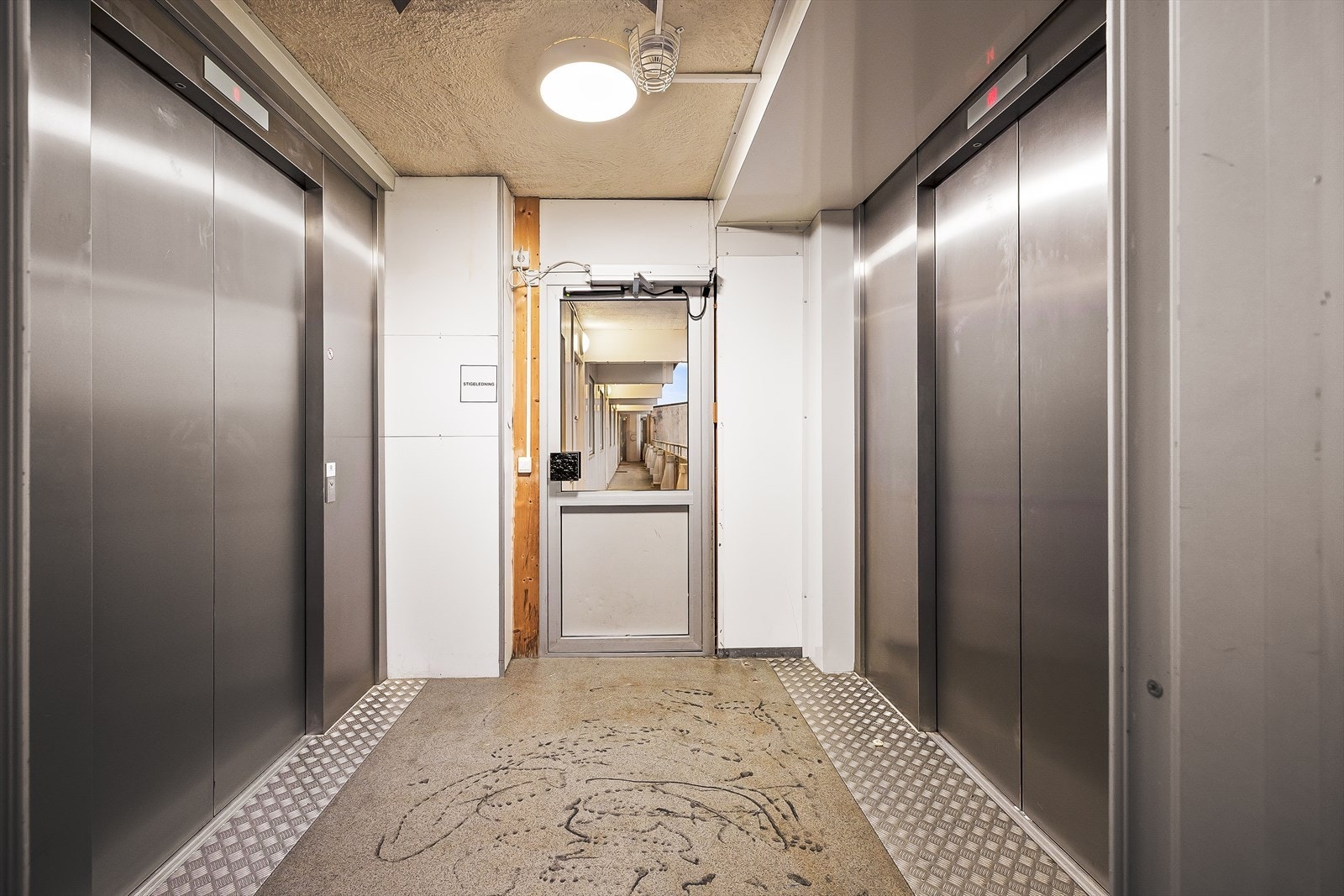 Bygget har 2 heiser. Galleribilde