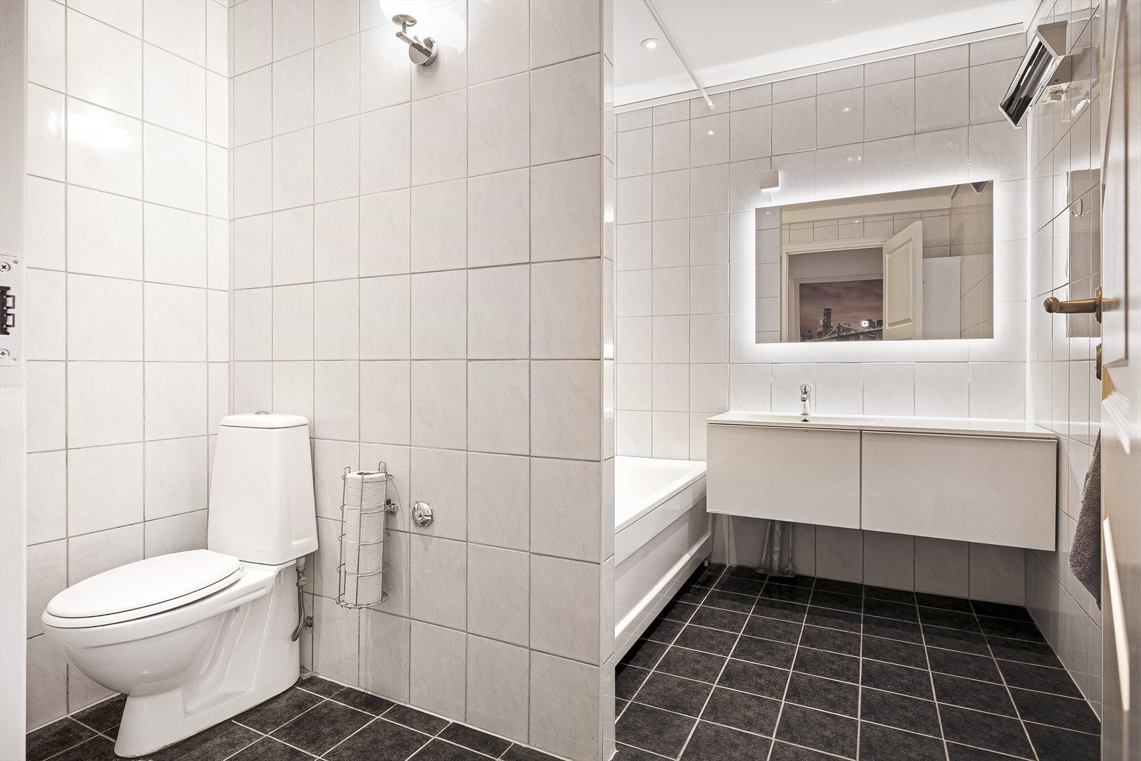 Helfliset bad på 6,2 m². Galleribilde