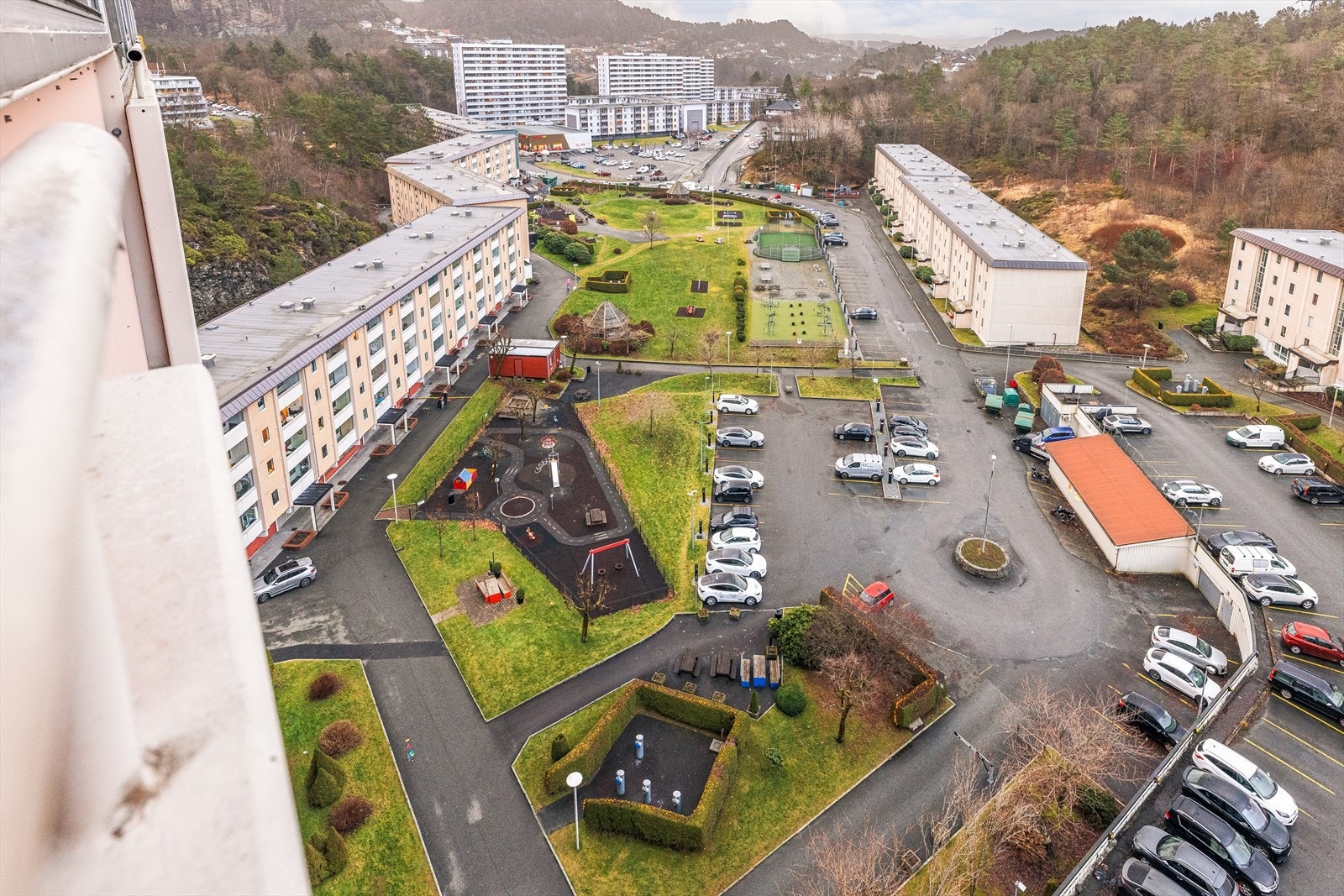 Utsikten fra balkong over borettslaget Galleribilde