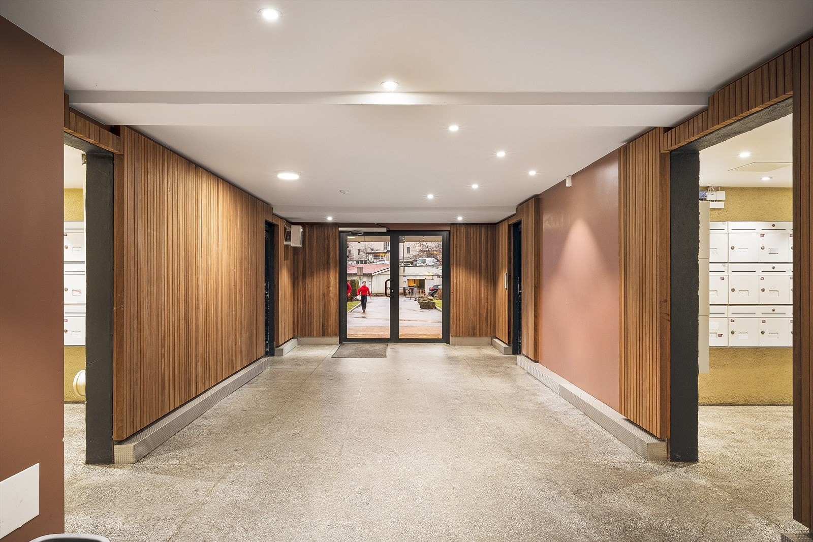 Moderne og tidsriktig felles gang. Galleribilde