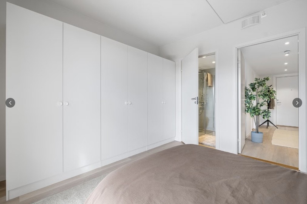 Hovedsoverom med eget bad / Garderobeskap medfølger Galleribilde