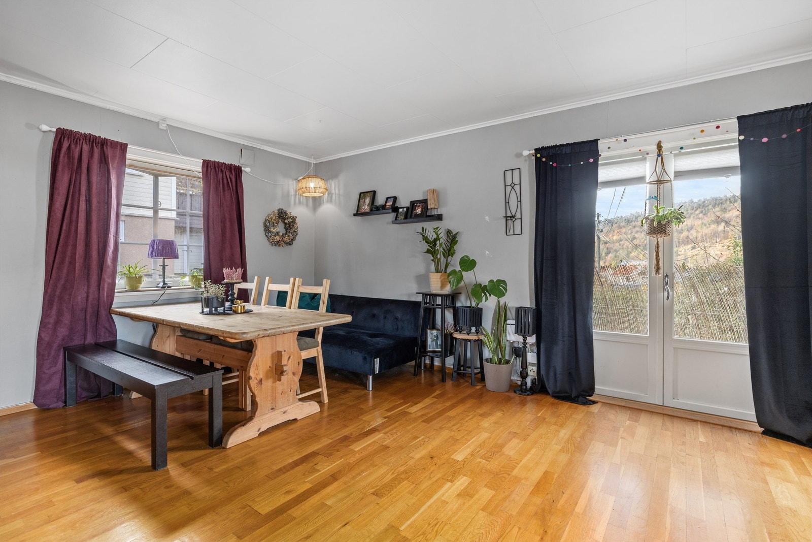 Stor stue i hovedetasjen. Galleribilde