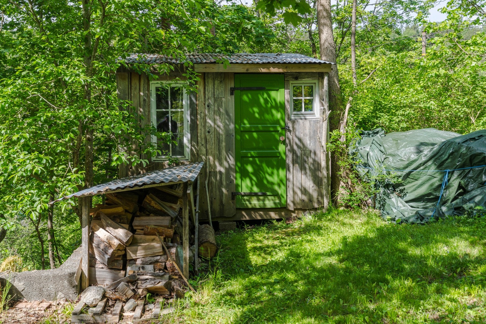 Med en slik tomt får du både ro og muligheten til å realisere dine hagedrømmer. Galleribilde