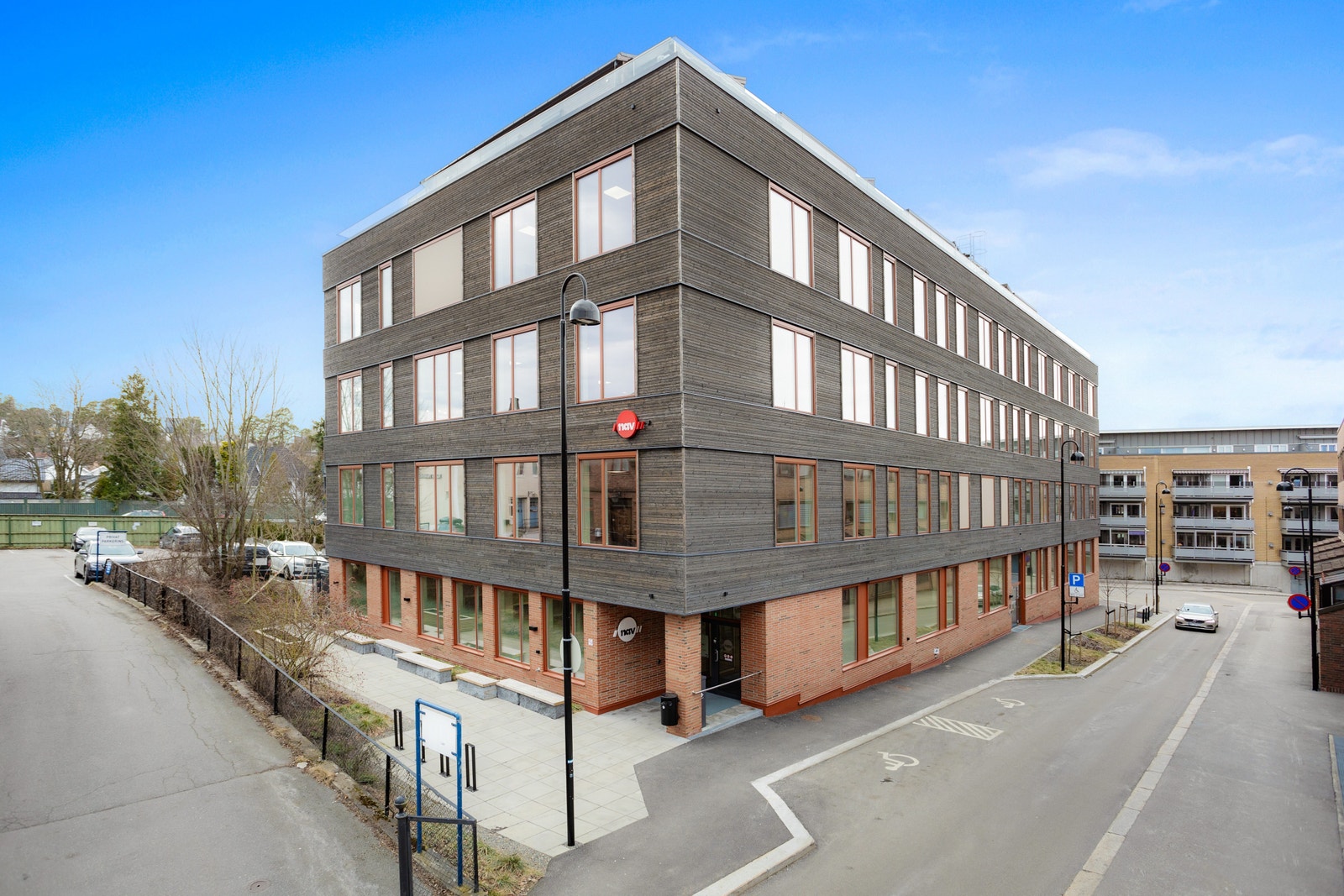 Første Breeam-Nor "Very Good" Kontorbygg i Sandefjord sentrum.
Bra for miljøet og alle som leier. Lave energikostnader. Galleribilde