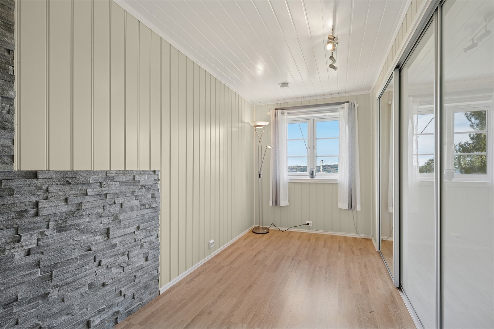 Hovedsoverommet var tidligere inndelt i to separate soverom. Galleribilde