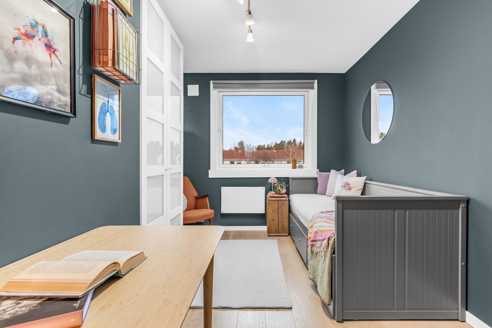 Det andre soverommet egner seg godt som gjeste-/barnerom eller kontor. Galleribilde