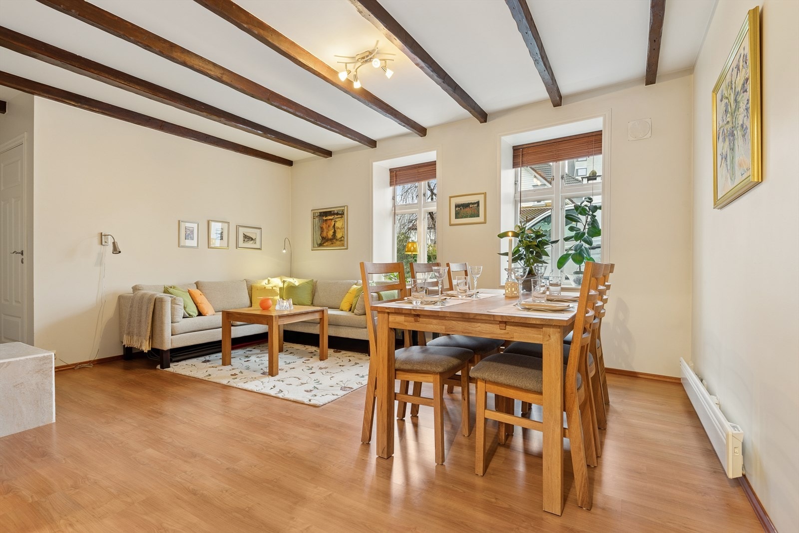 Sjarmerende selveierleilighet med attraktiv, sentrumsnær beliggenhet i en klassisk villa. Galleribilde