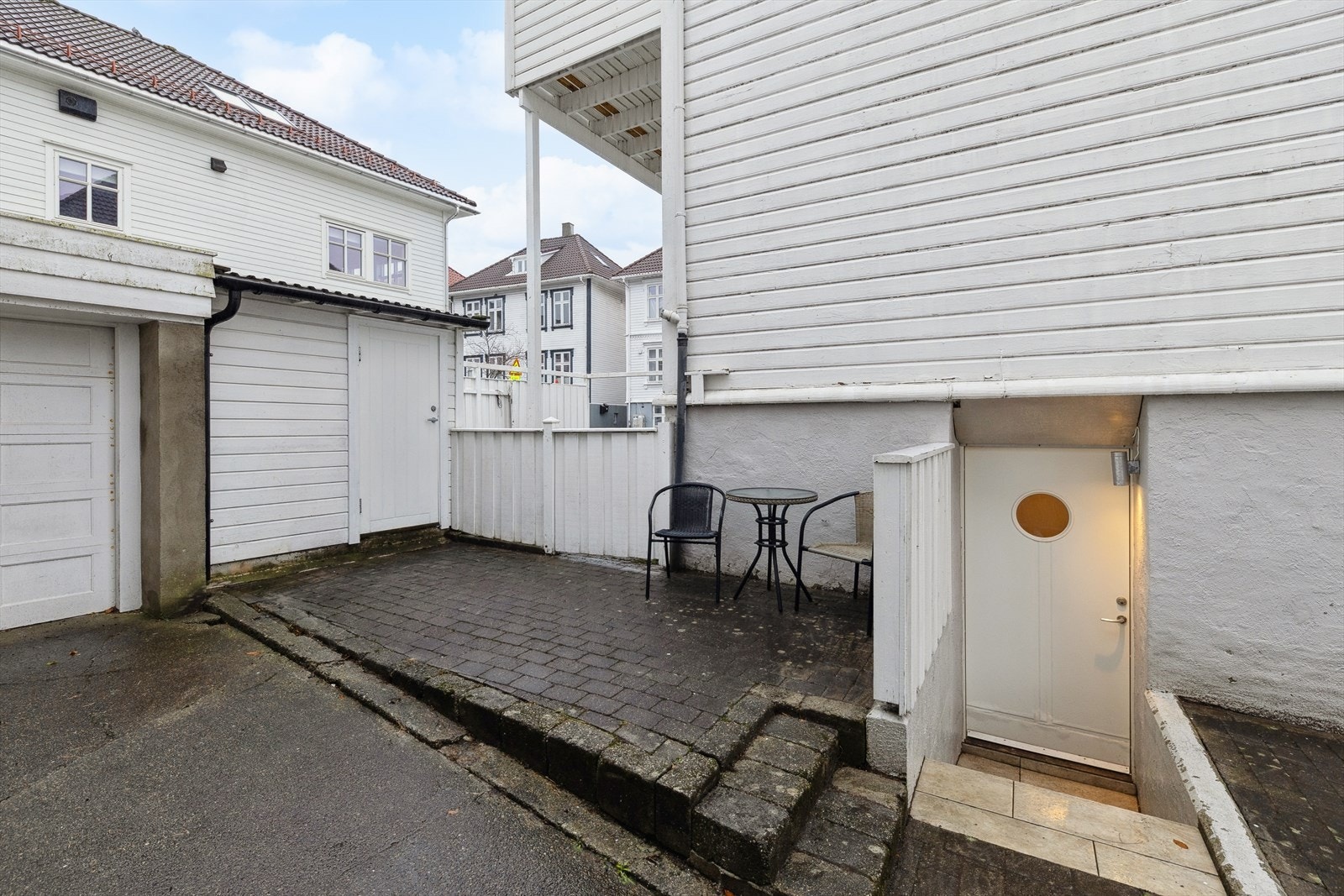 Utvendig disponerer leiligheten en bod på ca. 3 kvm for ekstra lagring. Galleribilde