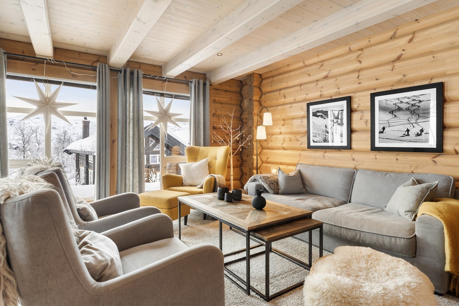 Hytten har god planløsning og er innredet over to plan Galleribilde