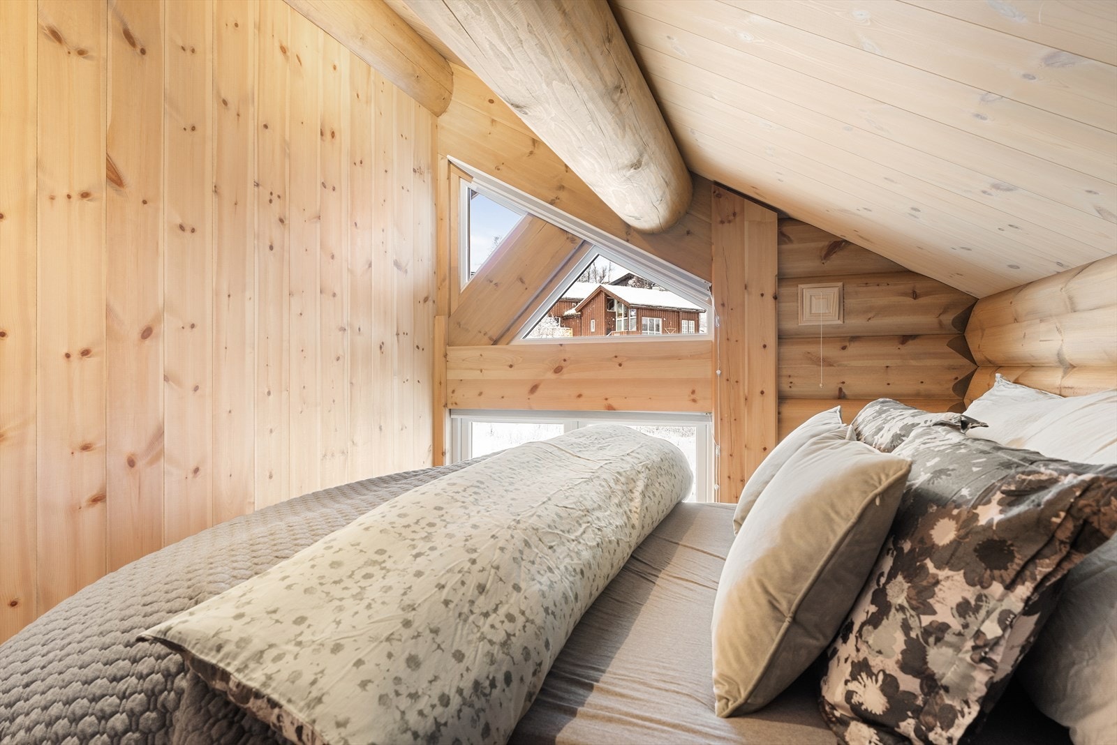 Hems: Soverom nr. 4 Galleribilde