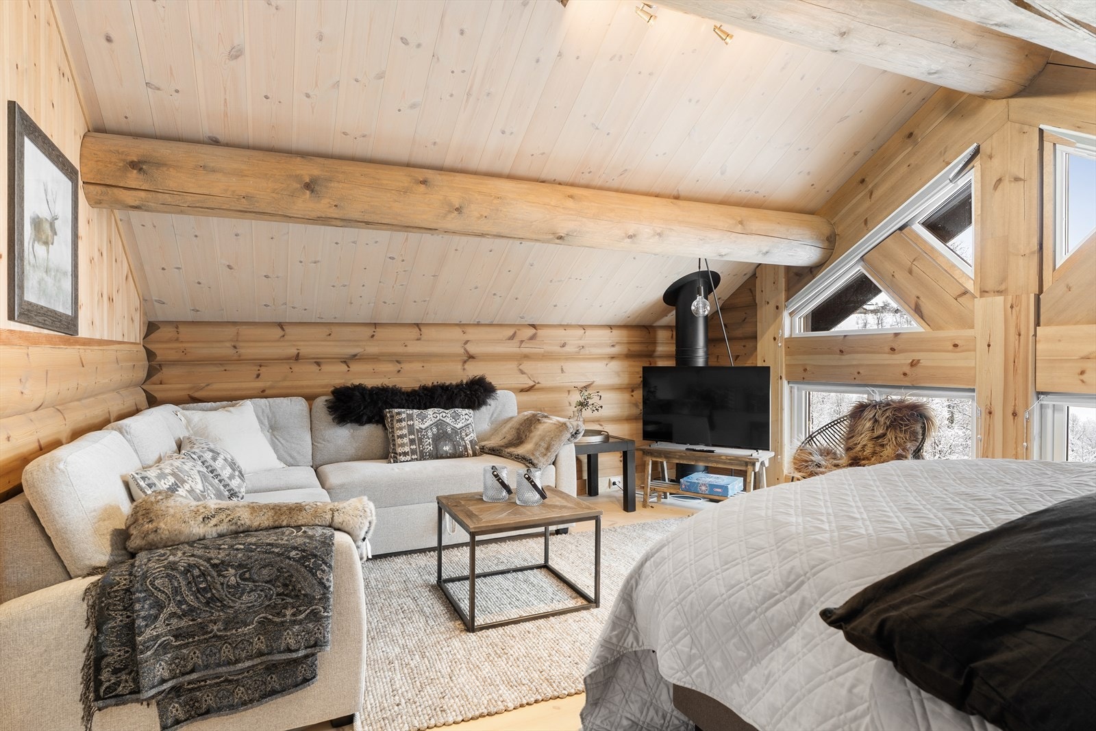 Gode møbleringsmuligheter med bruksområder som stue eller soverom Galleribilde