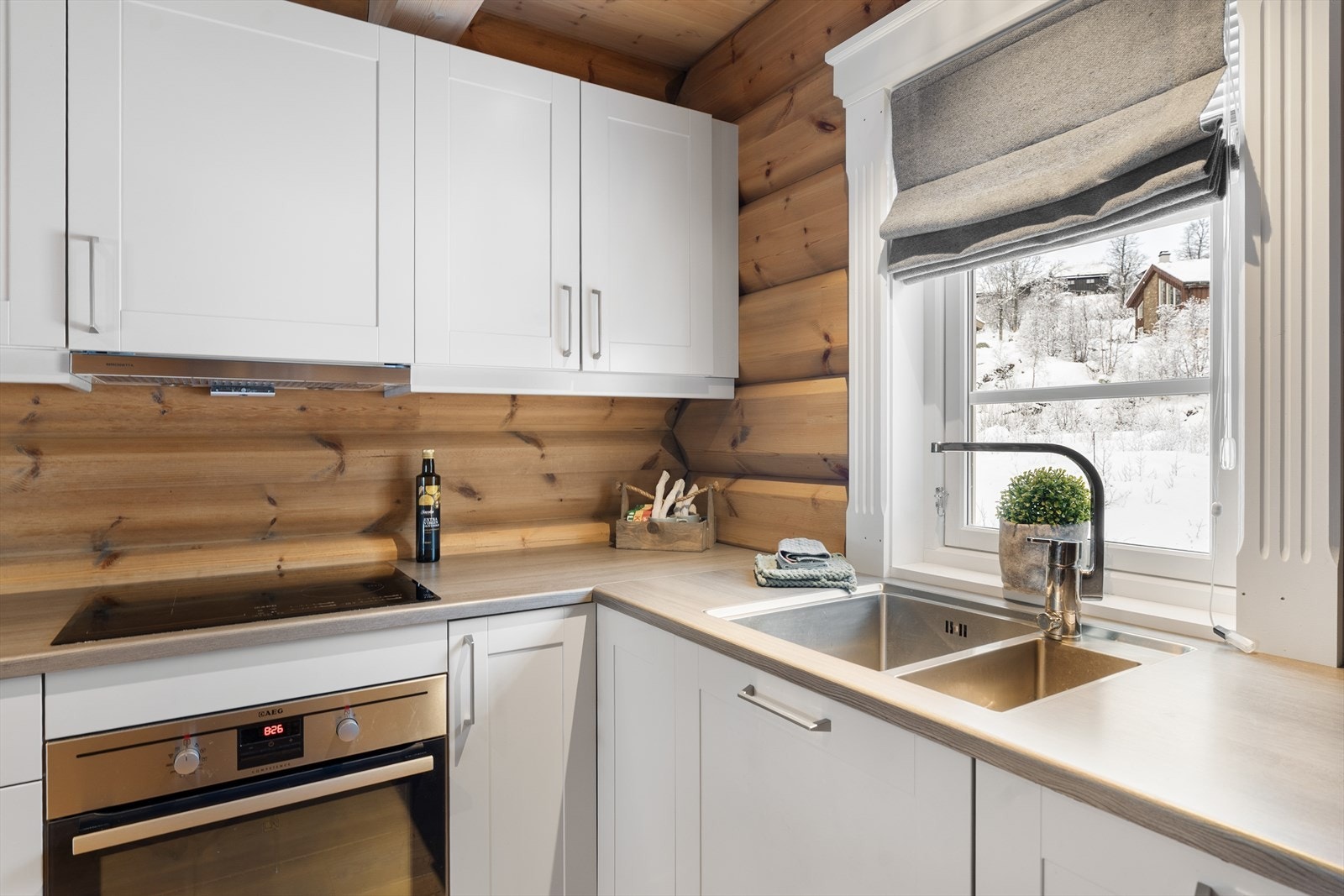 Integrerte hvitevarer og underlimt vask Galleribilde