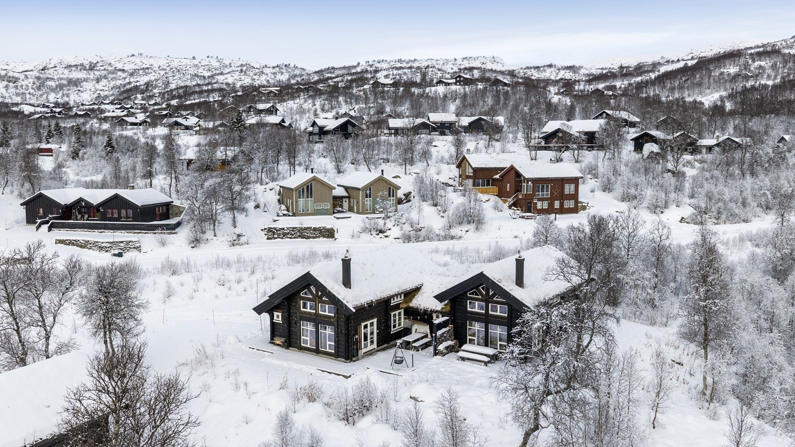 Her er stort sett alt man ønsker seg av en fjellhytte: Ski- in/ski-out, gode solforhold og fin utsikt. Galleribilde