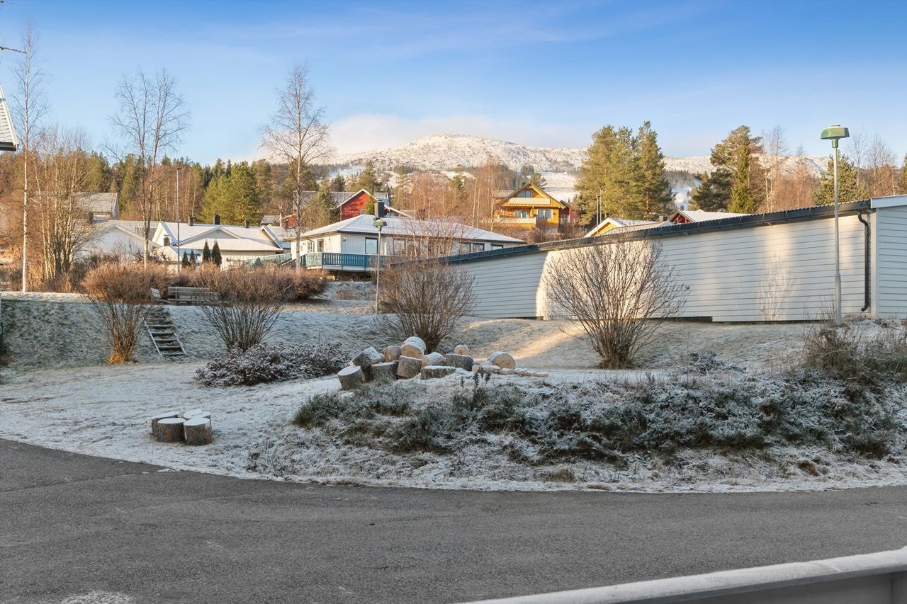 Rolig nabolag med nærhet til både natur og lokale tjenester som butikker og skoler. Galleribilde