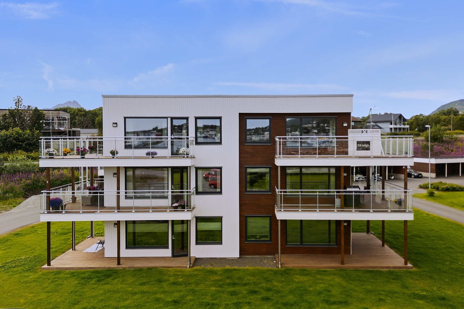 Leiligheten ligger i 2.etasje til venstre på bilde Galleribilde