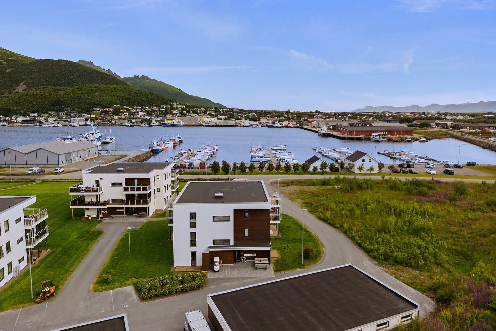 Det er kort vei inn til Myre sentrum Galleribilde