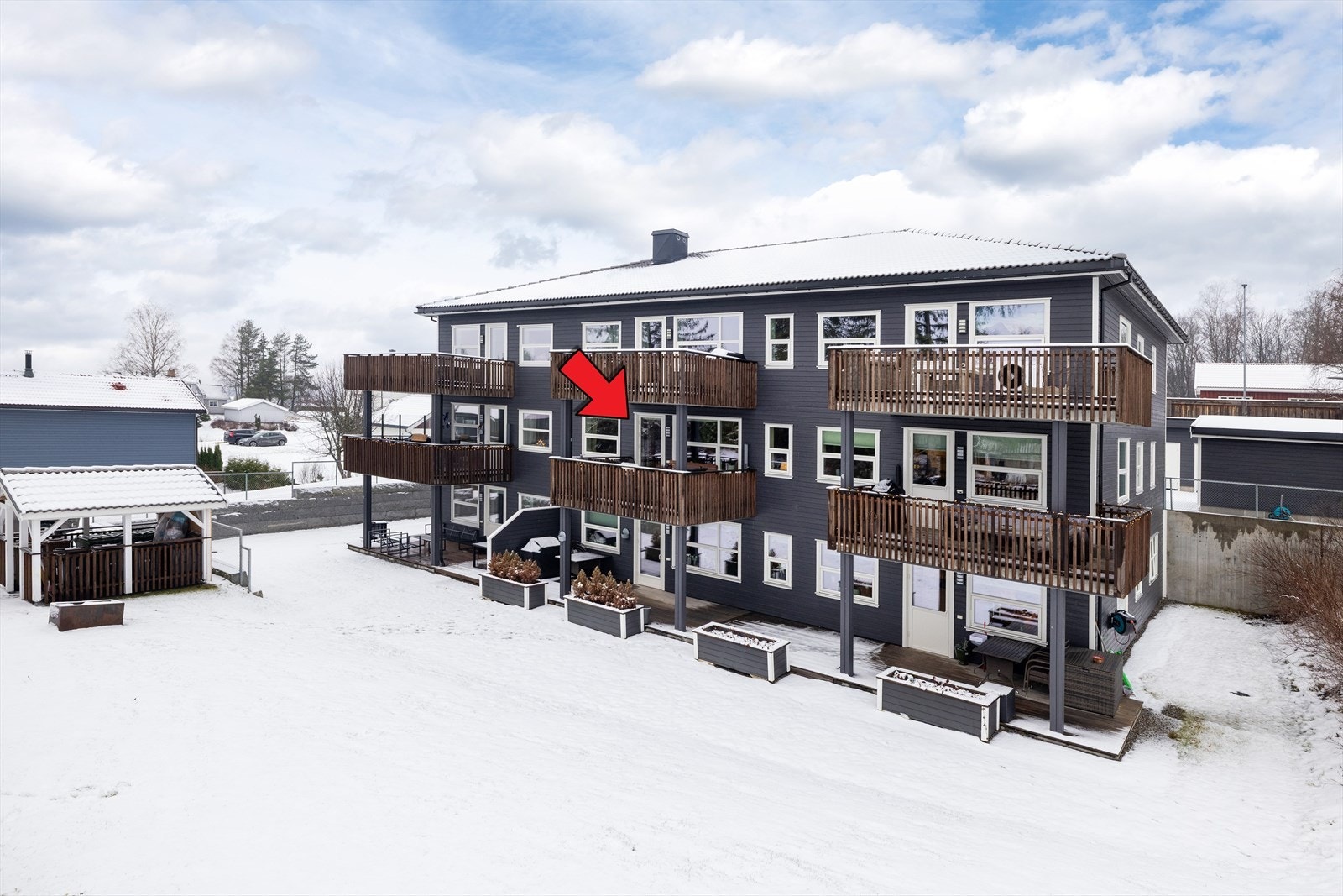 Leiligheten ligger i en flermannsbolig fra 2019 i et etablert og rolig boligområde. Galleribilde