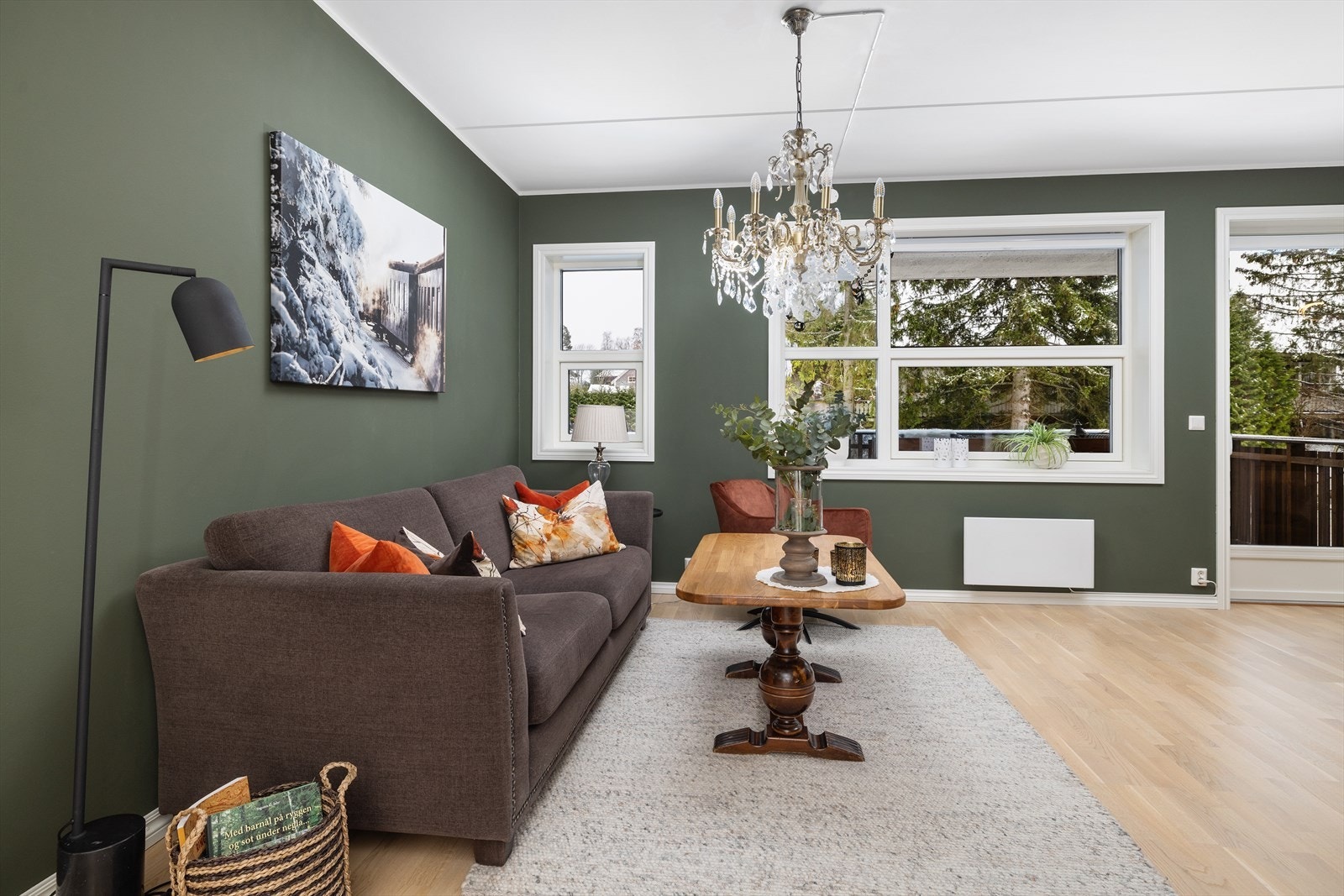 Oppvarming skjer via panelovner i stue og på soverom. Galleribilde