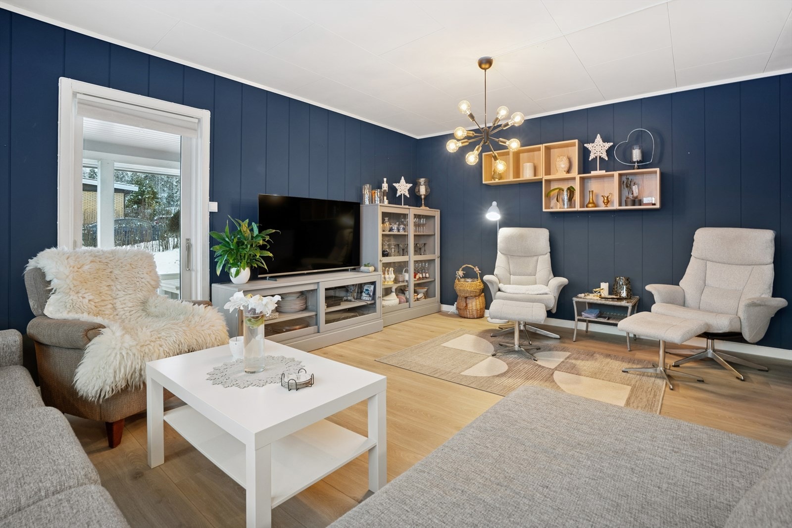 Nytt gulv og gode møbleringsmuligheter. Galleribilde