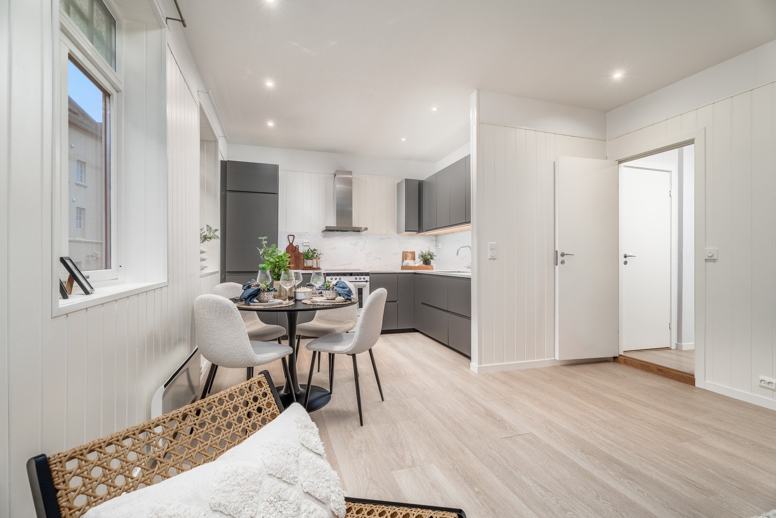 Spottene med dimming ble installert i 2023, samme år som det elektriske opplegget på stue/kjøkken ble fornyet. Galleribilde