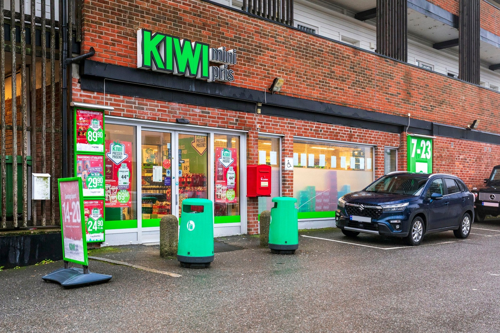 Fra boligen er det nærhet til flere dagligvarehandler og servicetilbud. Galleribilde