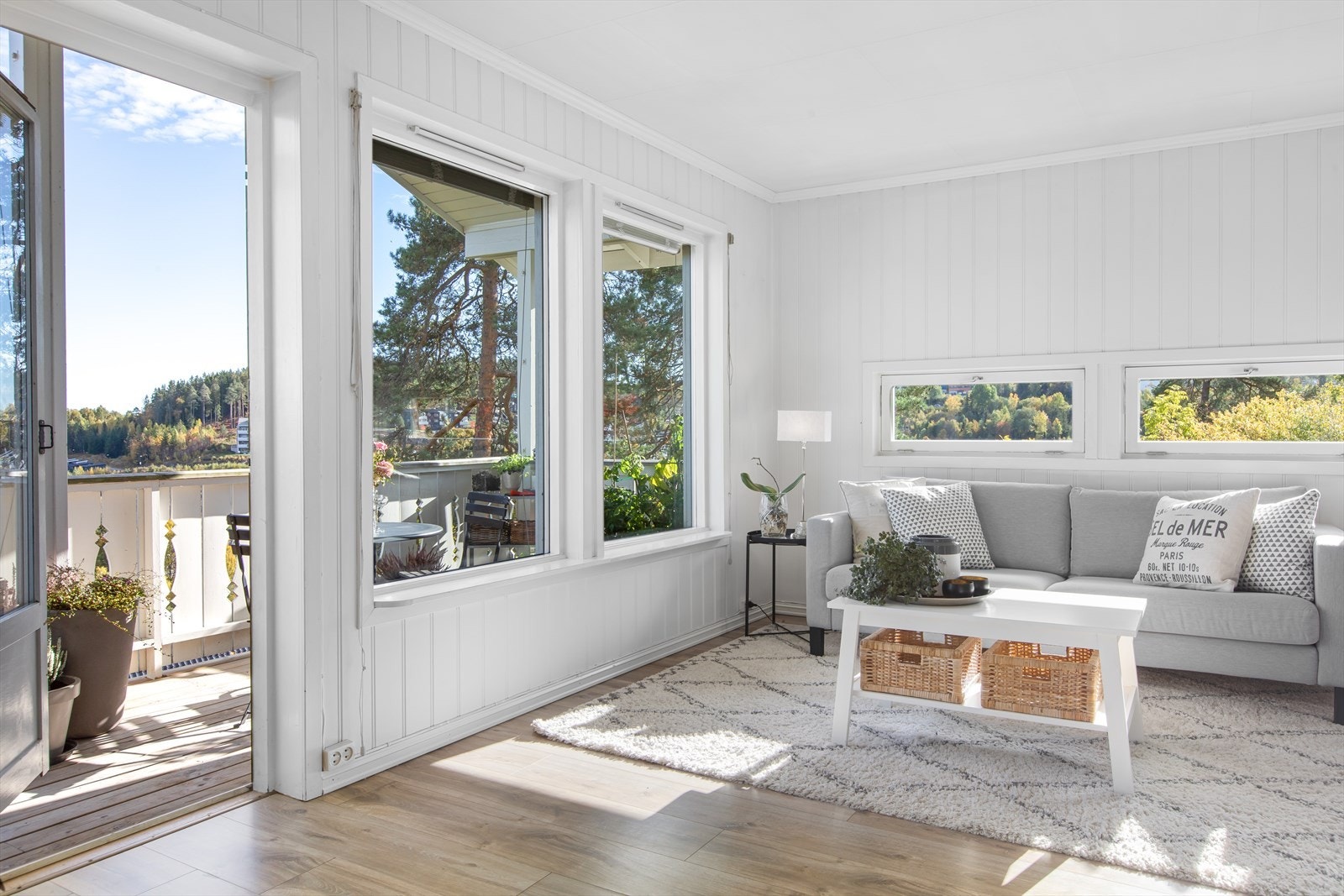 Lys og trivelig sofahjørne. Galleribilde