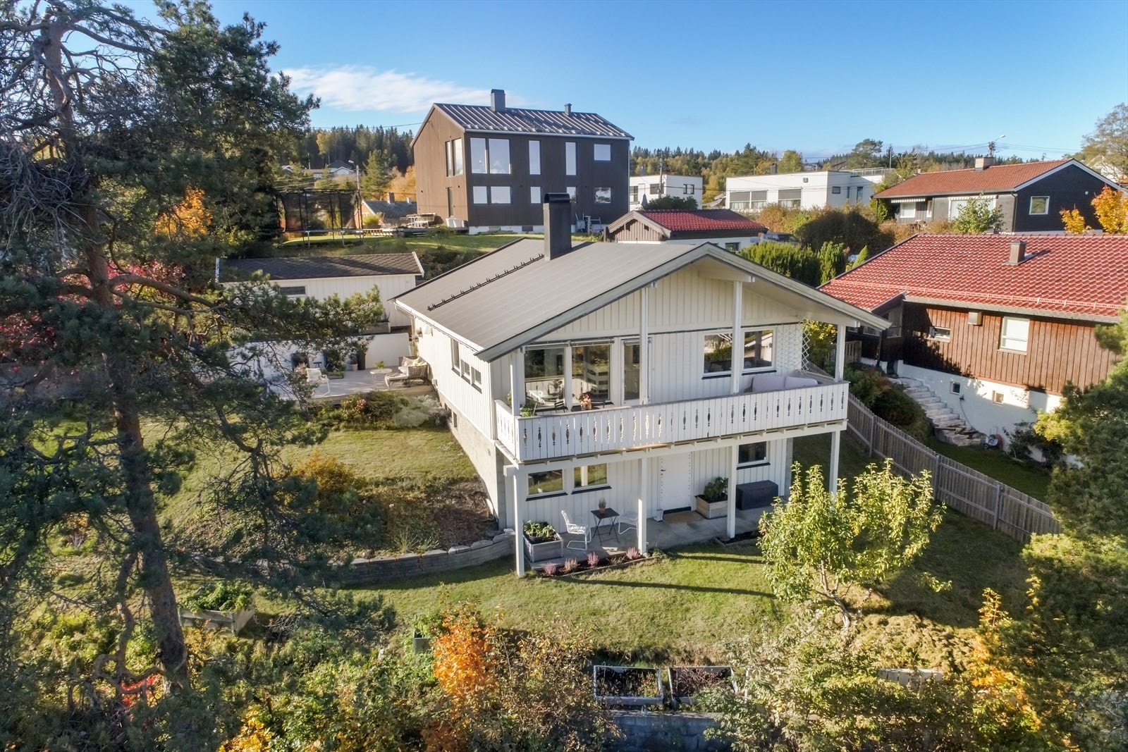 Koselig tomt og uteplasser. Galleribilde