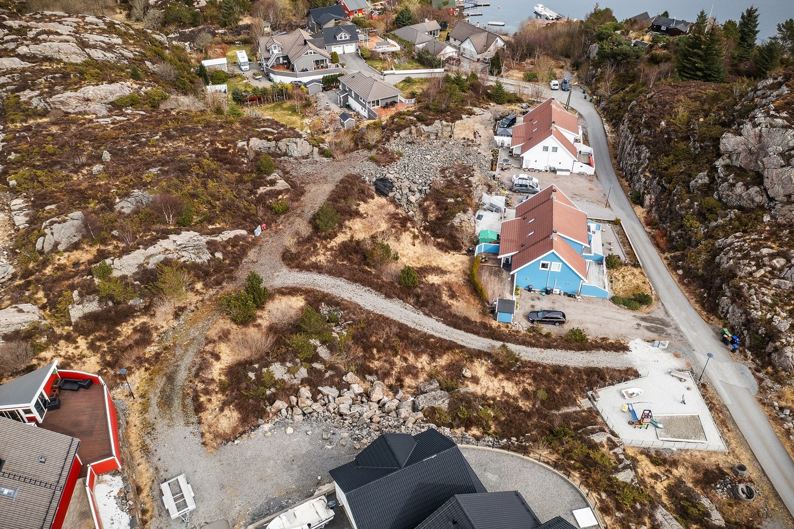Barnevennlig beliggenhet med kort vei til skole og barnehage. Galleribilde