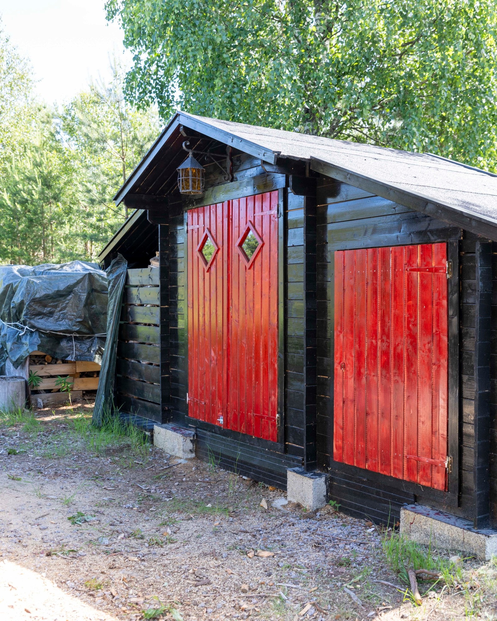 Frittstående bod fra 2023 med to rom pluss vedlager. Galleribilde