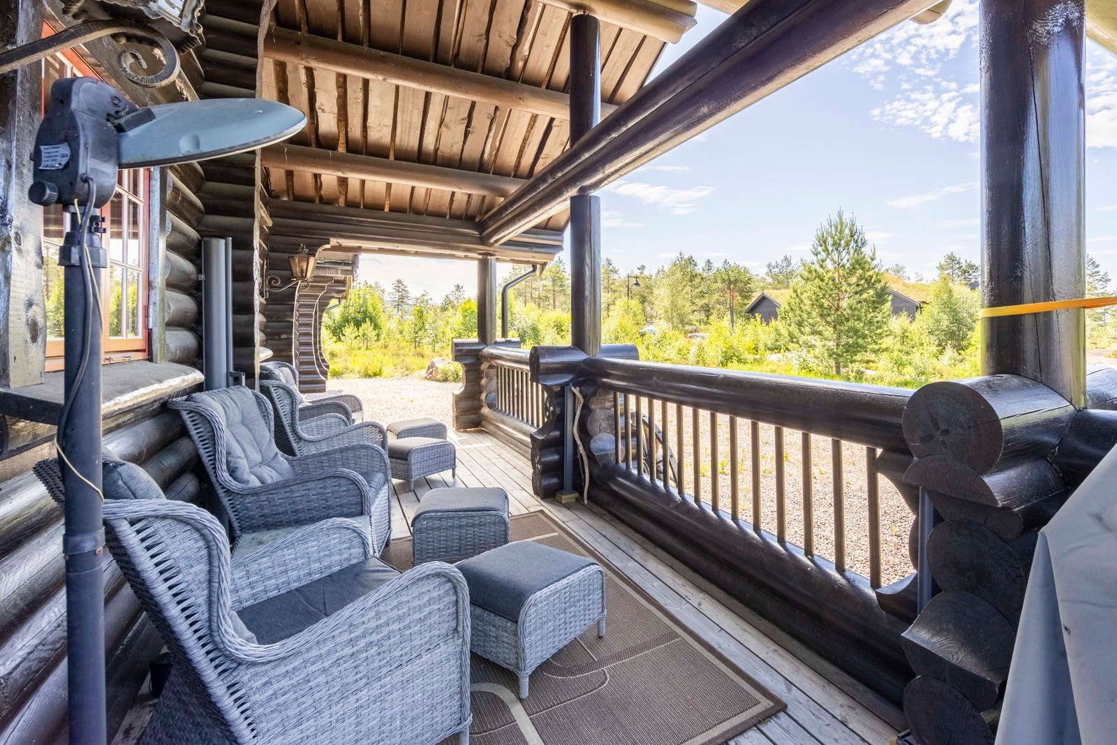 Her kan du møblere med en hyggelig sittegruppe, grill eller annet ønskelig utemøblement Galleribilde