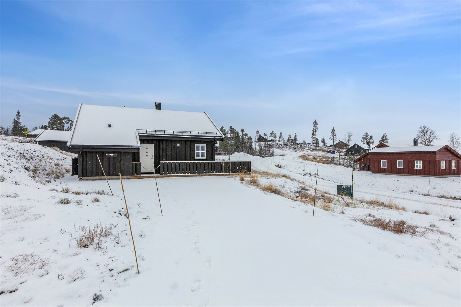 Gode parkeringsmuligheter på egen tomt. Galleribilde