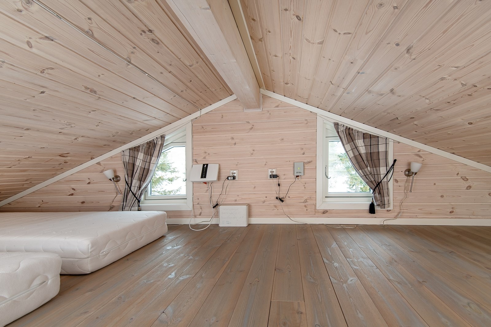 Hems med oppgang fra stua, via stige. Ekstra gjesteplass eller oppholdsplass for barn. Galleribilde