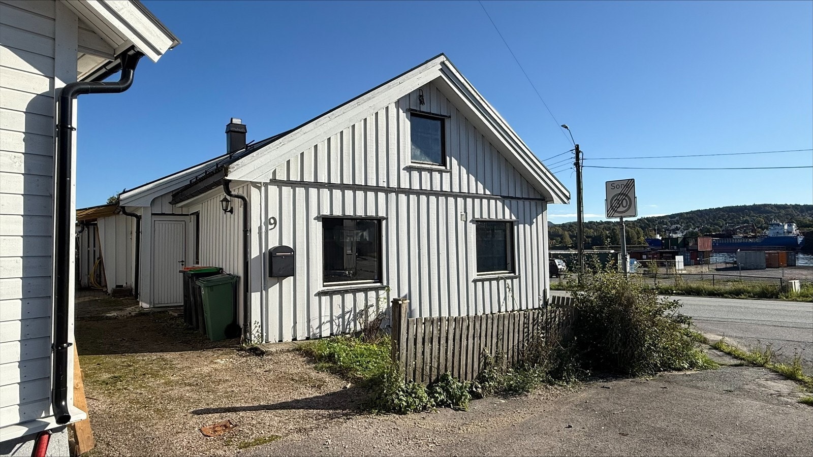 Nyyoppusset og fin enebolig med sjønær og sentrumsnær beliggenhet. Galleribilde