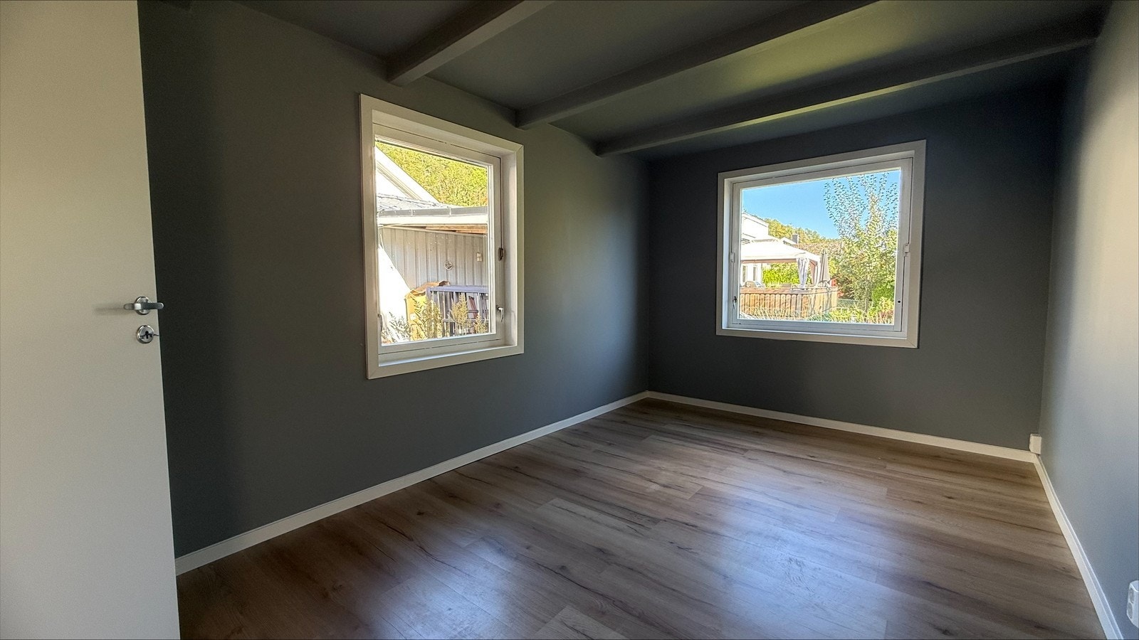 Soverom 3 har ly for solen og ligger vendt mot hagedelen. Galleribilde