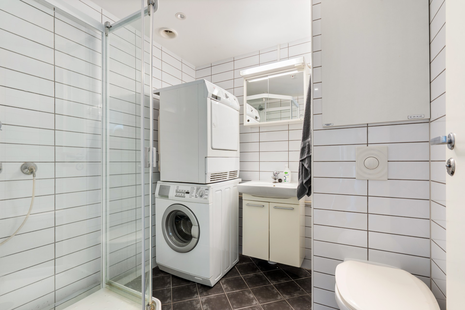 Helfliset bad/vaskerom. Galleribilde