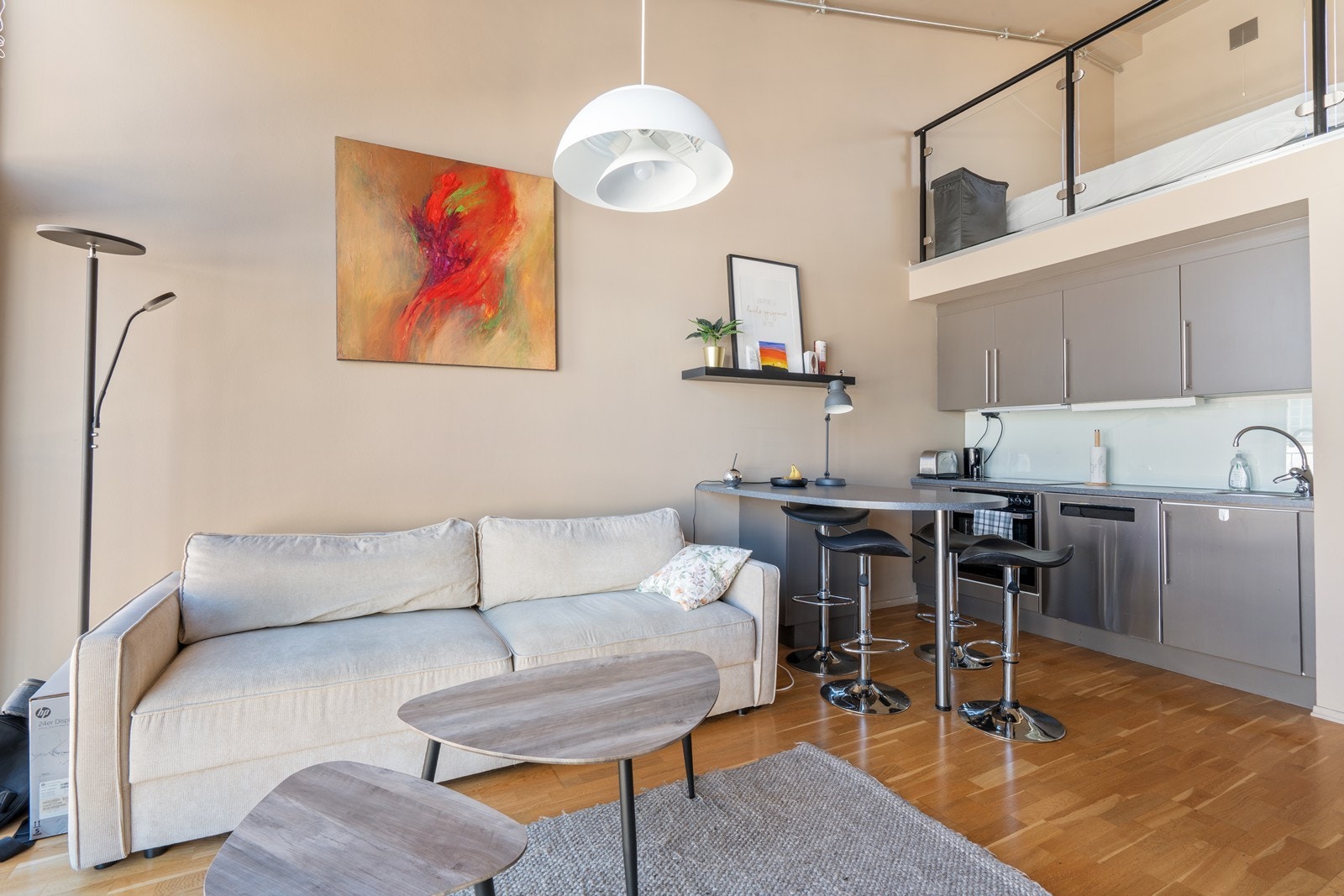 Stue og kjøkken. Galleribilde