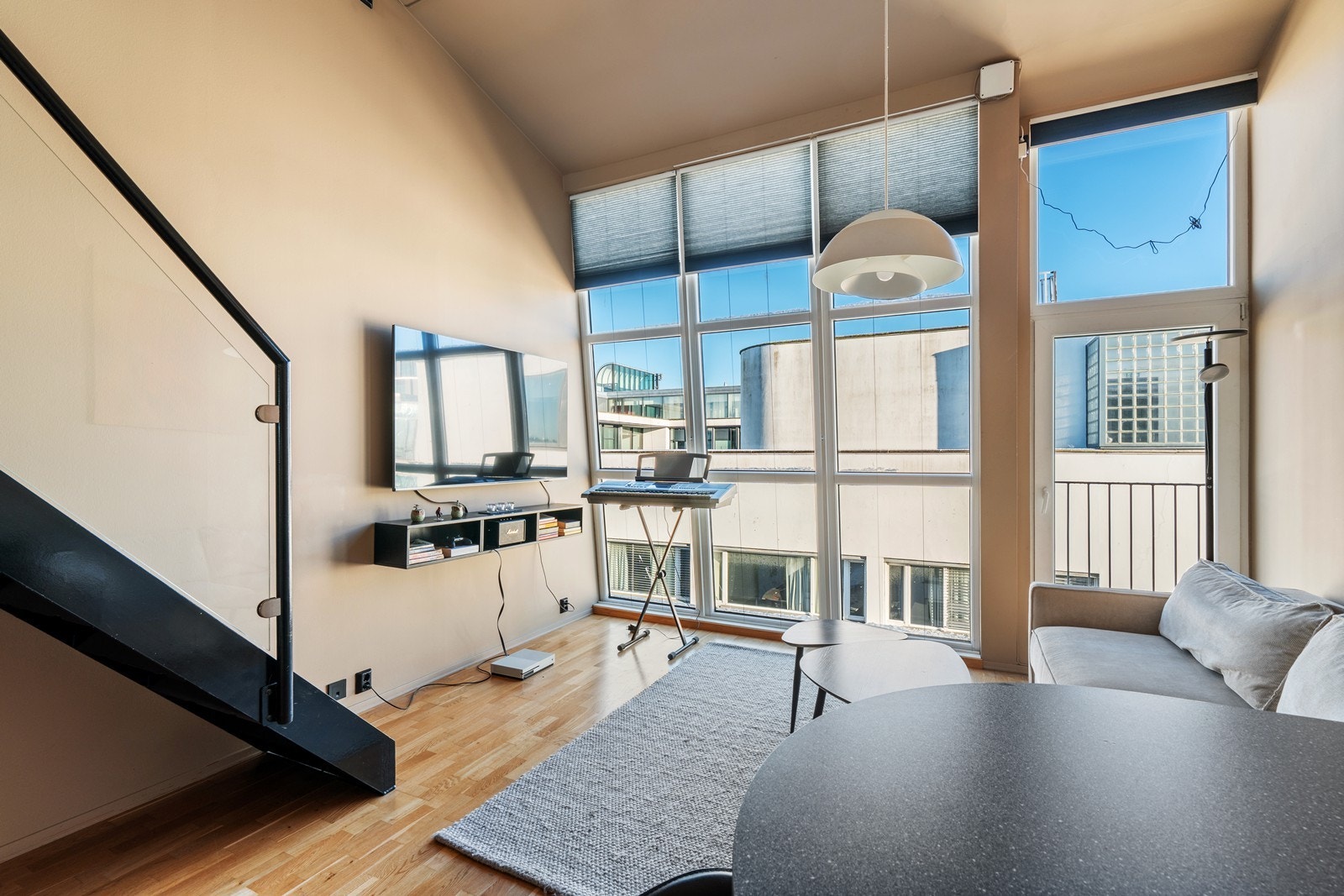 Stue og kjøkken. Galleribilde