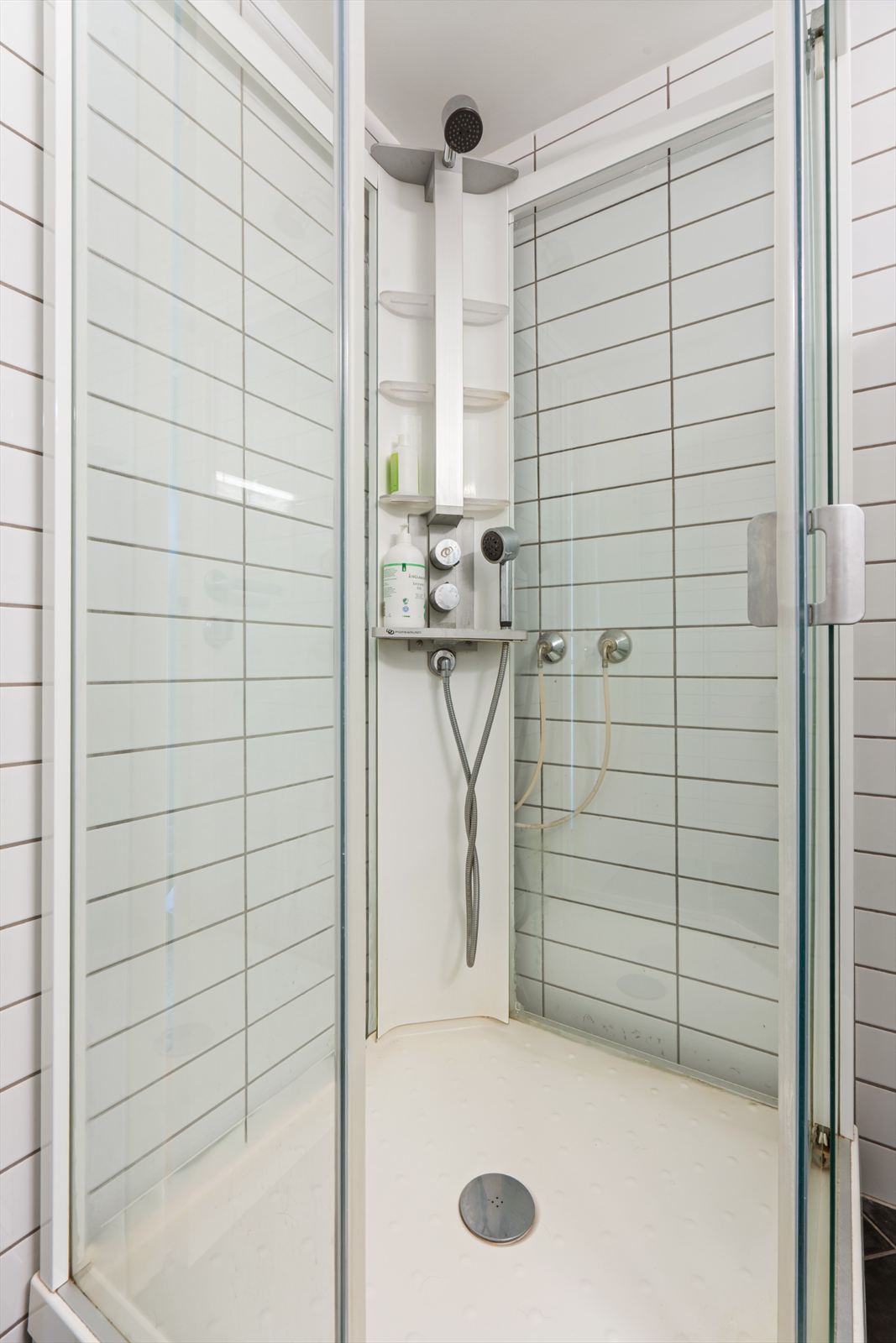 Helfliset bad/vaskerom. Galleribilde