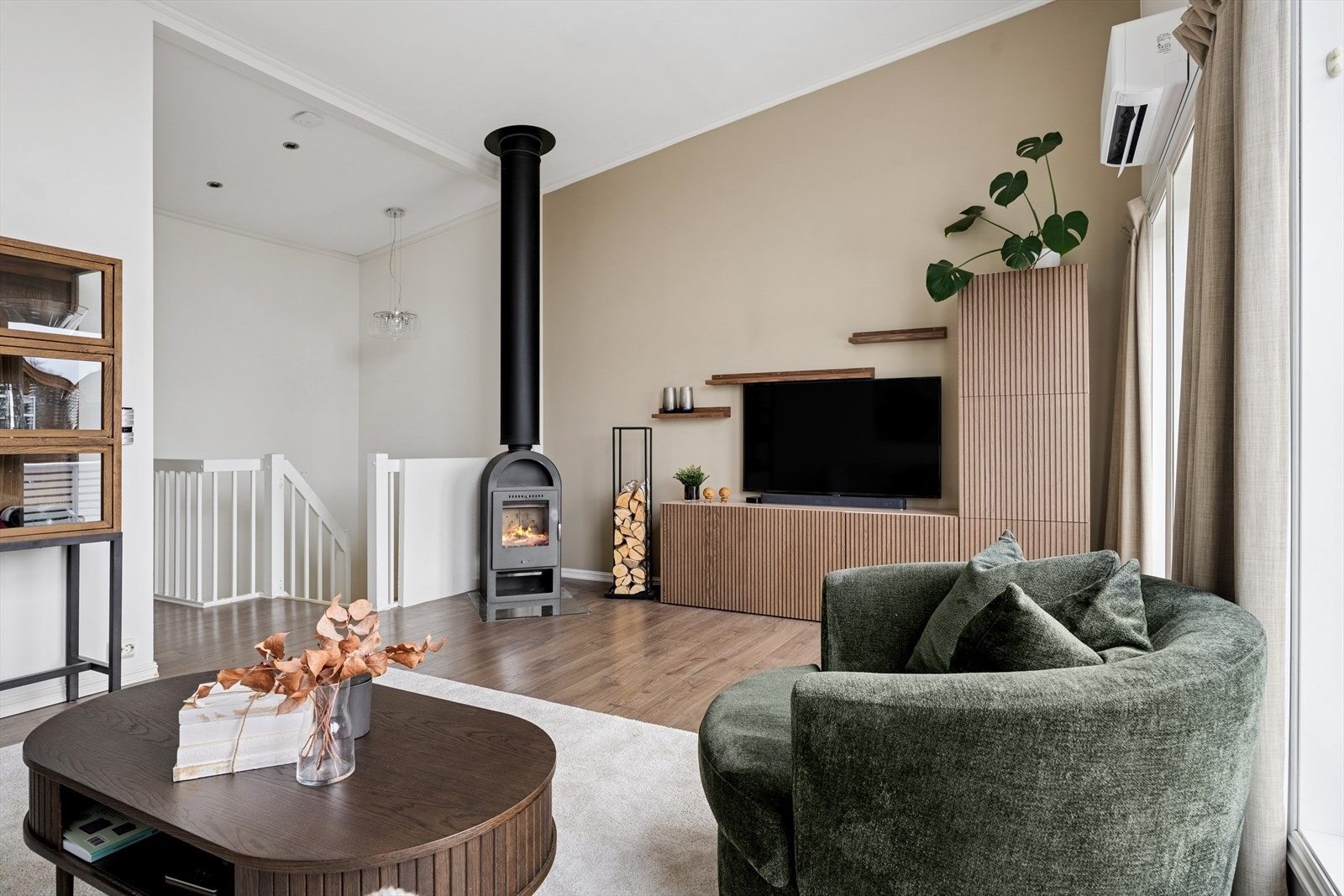 Her får du en stue som kombinerer funksjonalitet og eleganse. Galleribilde