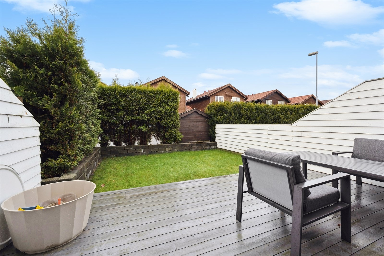 Utsyn mot hagen. Galleribilde