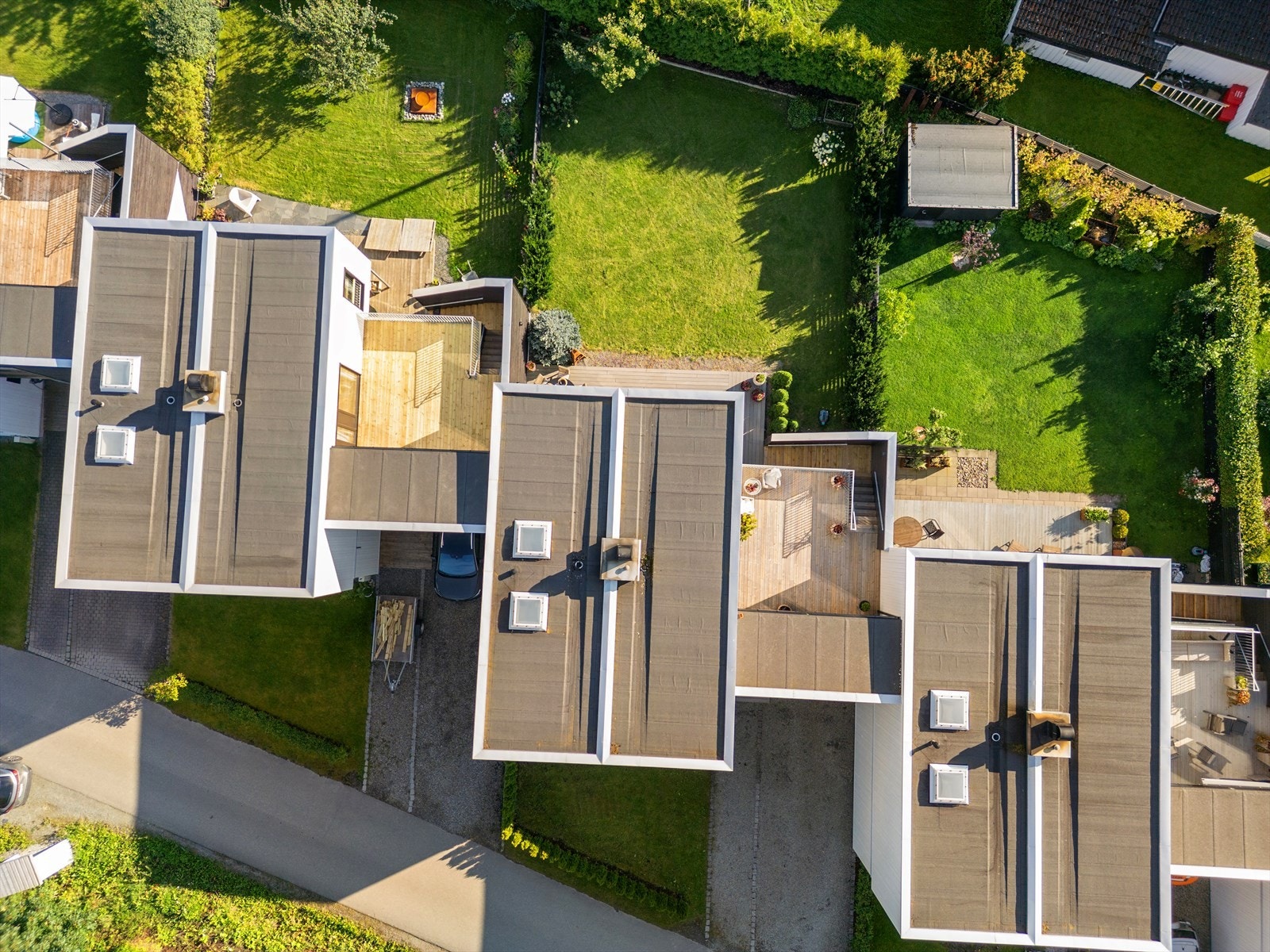 I tillegg til skolefasiliteter, gir Stjørdal sentrum deg tilgang til et bredt utvalg av tjenester, inkludert dagligvarebutikker, shoppingmuligheter, kino, bibliotek, treningssentre og et variert utvalg av restauranter. Galleribilde