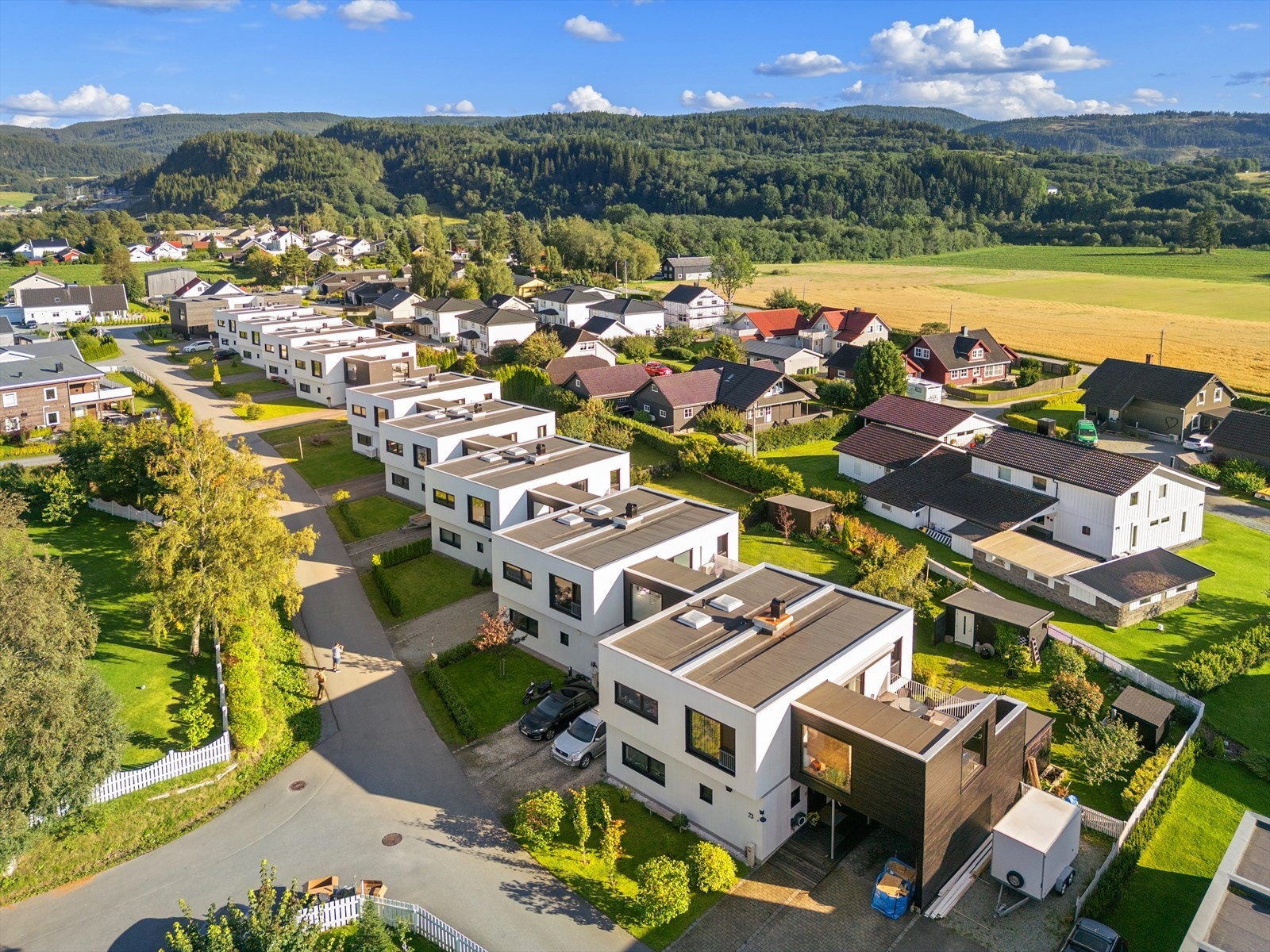 Underhaugevegen 19 ligger i et attraktivt og etterspurt boligområde på Prestmoen i barnevennlige omgivelser. Galleribilde