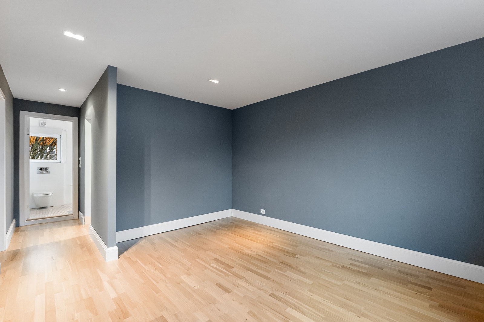 Himlingen er nedsenket med downlights. Galleribilde